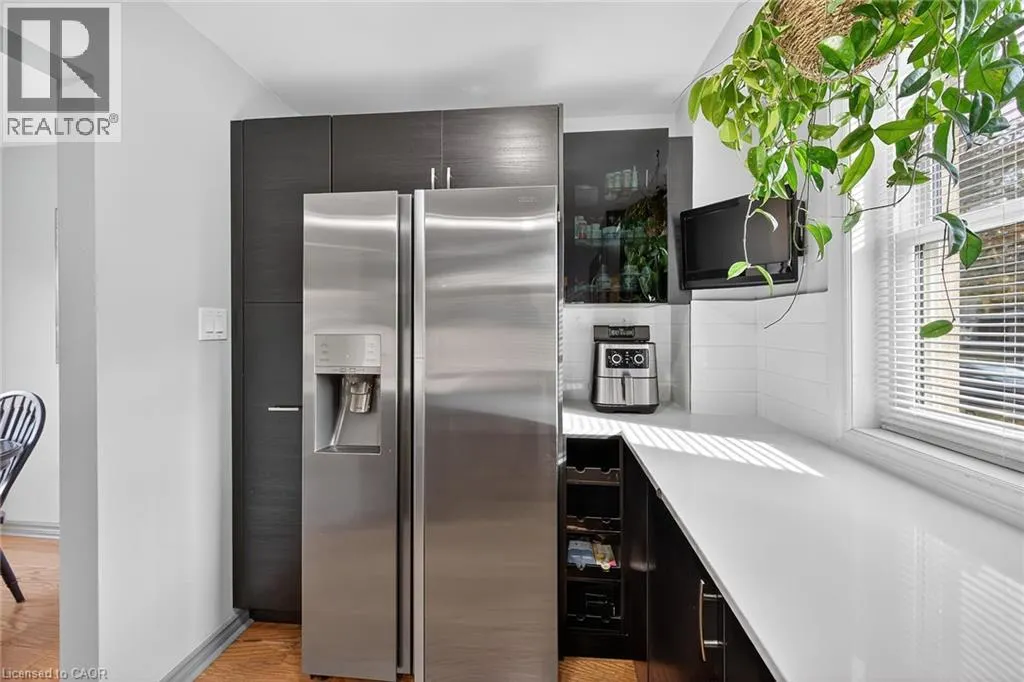 211 BIRCHCLIFFE Crescent
