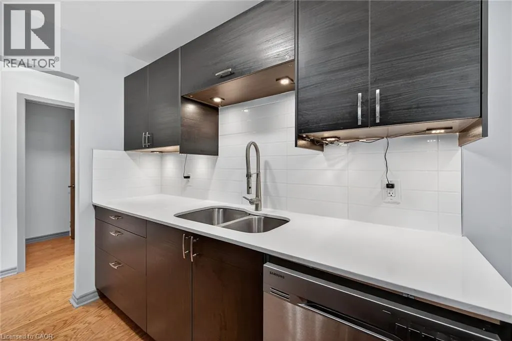 211 BIRCHCLIFFE Crescent