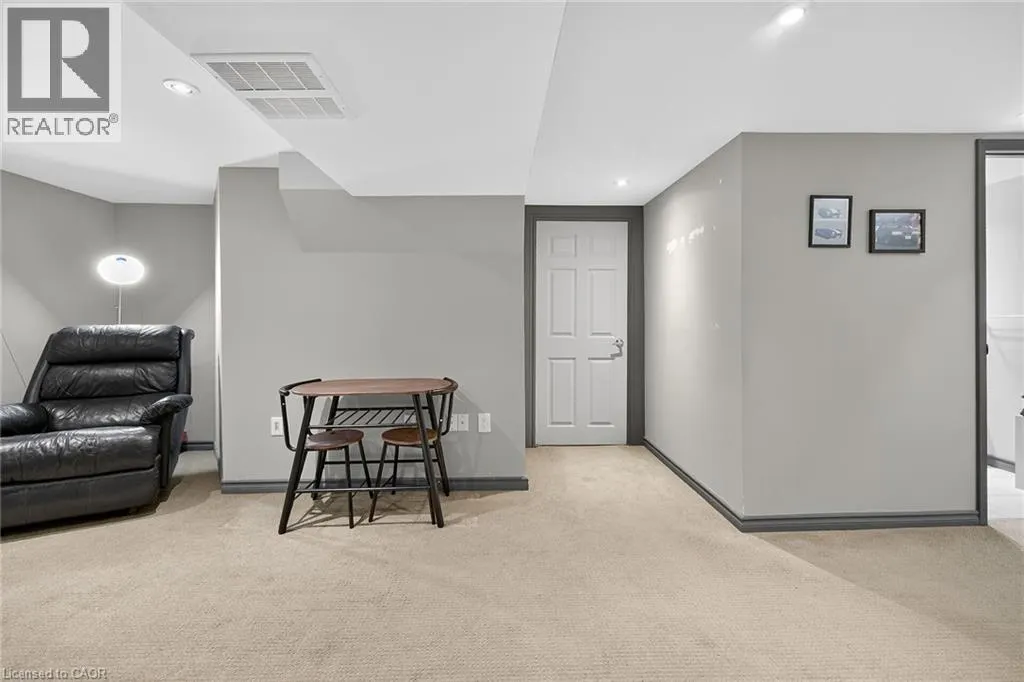 211 BIRCHCLIFFE Crescent