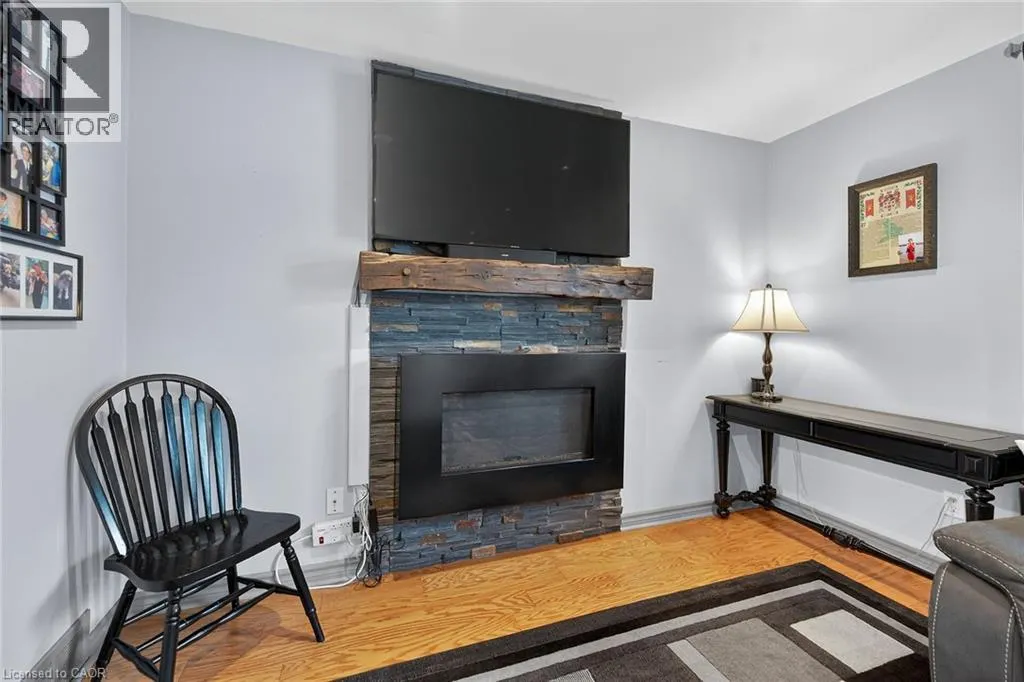 211 BIRCHCLIFFE Crescent
