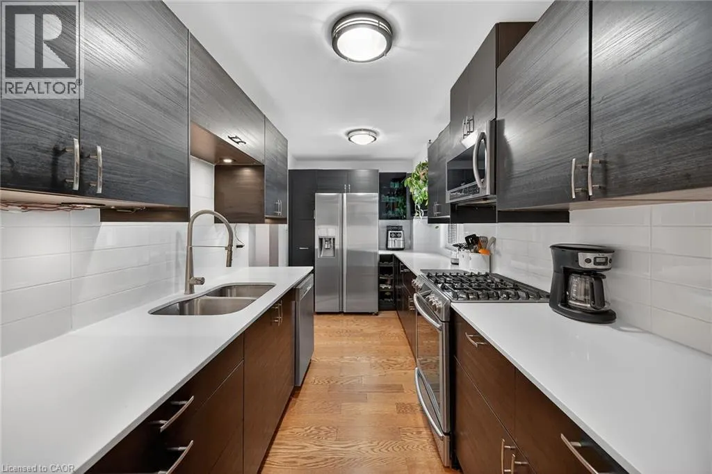 211 BIRCHCLIFFE Crescent
