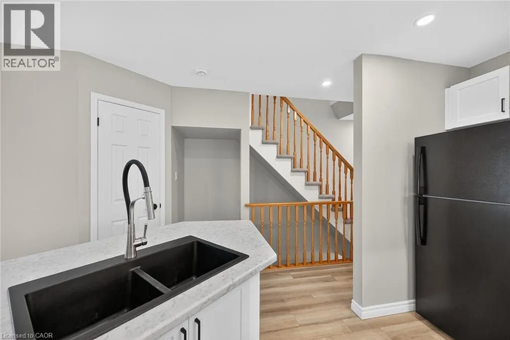 2015 CLEAVER Avenue Unit# 28, #28