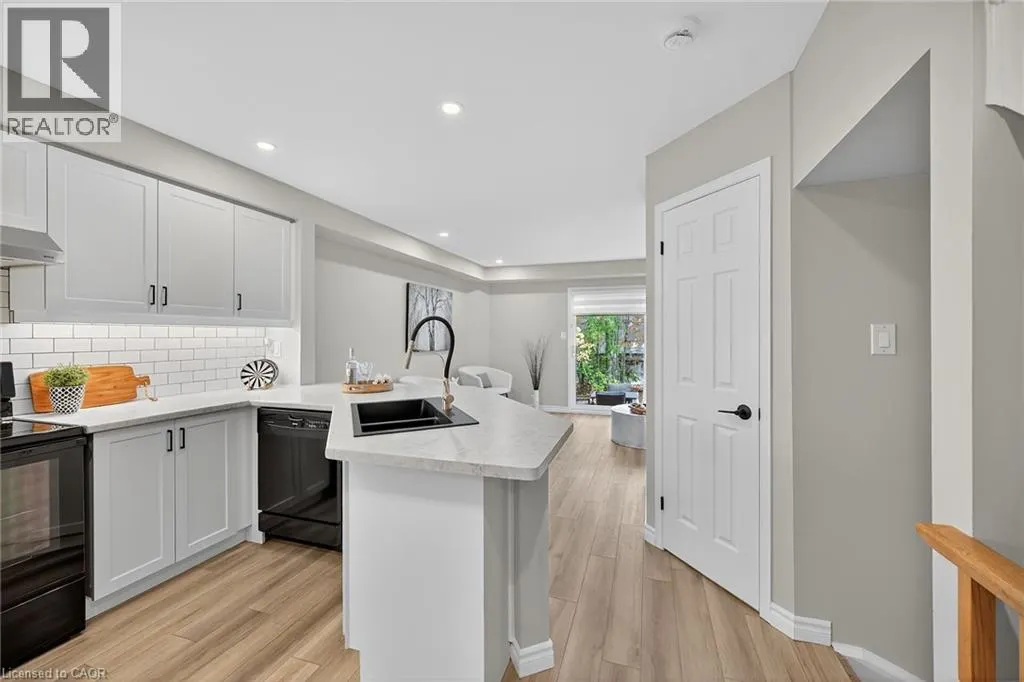 2015 CLEAVER Avenue Unit# 28, #28