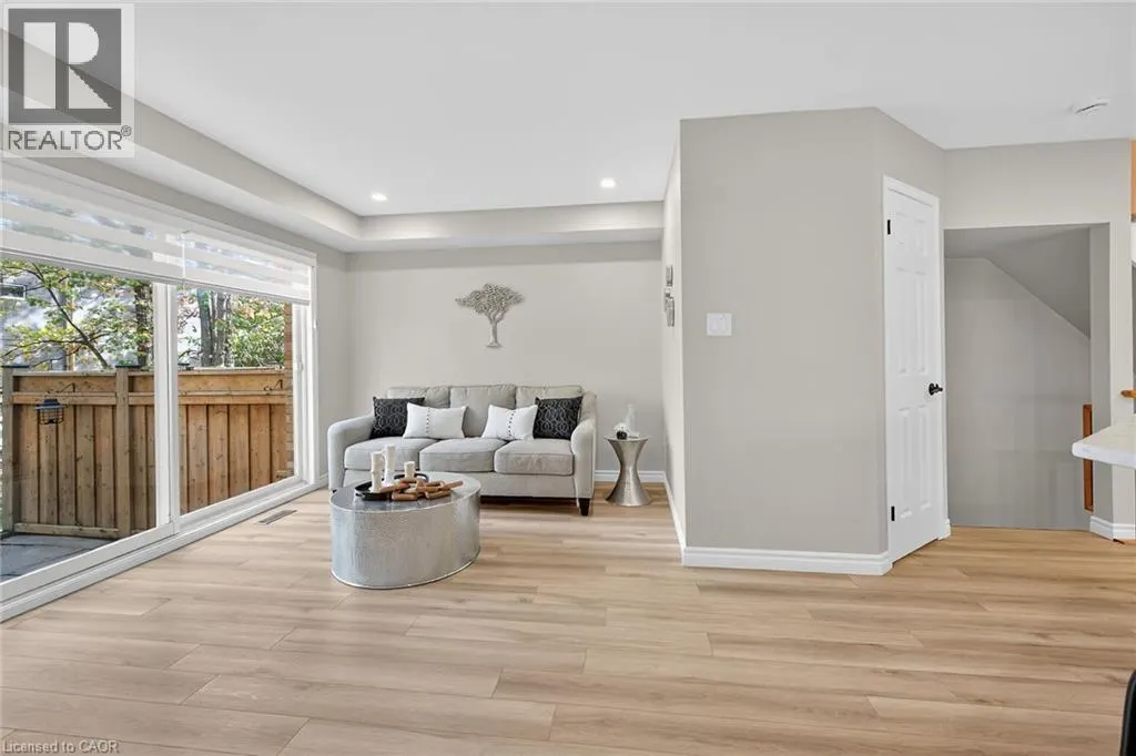 2015 CLEAVER Avenue Unit# 28, #28