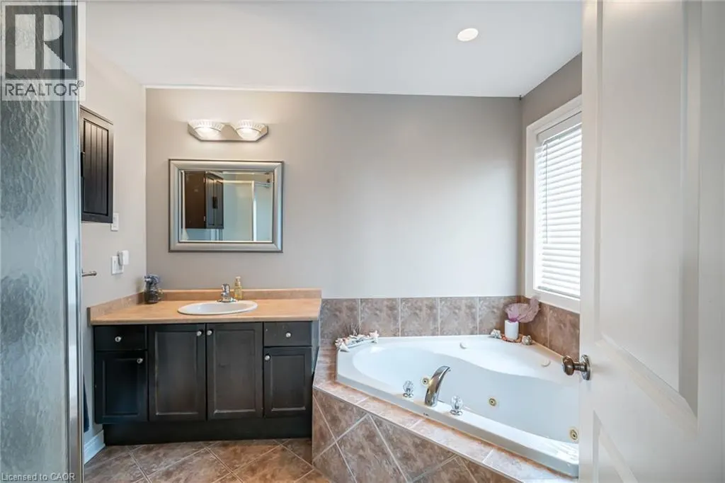 5255 WHITE DOVE Parkway