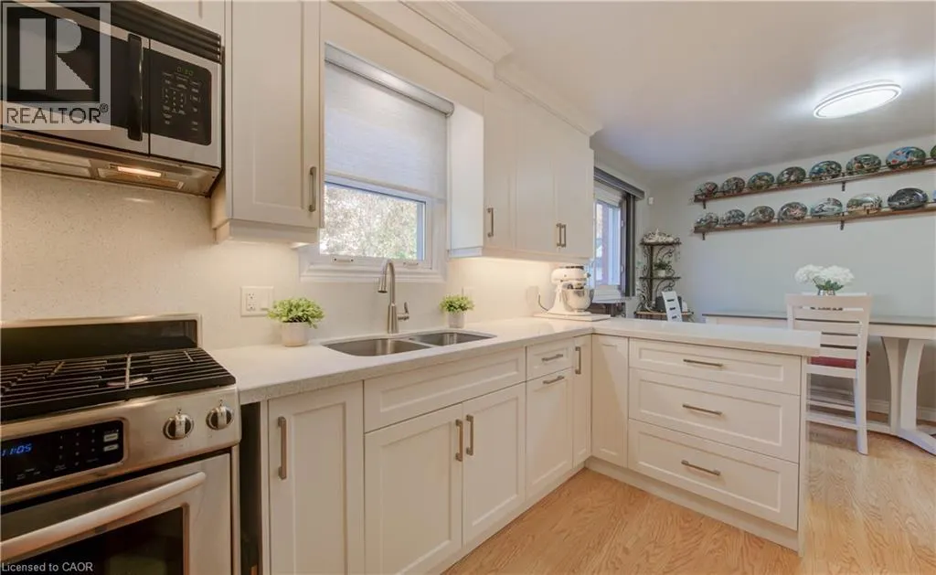 476 WELLINGTON Street N