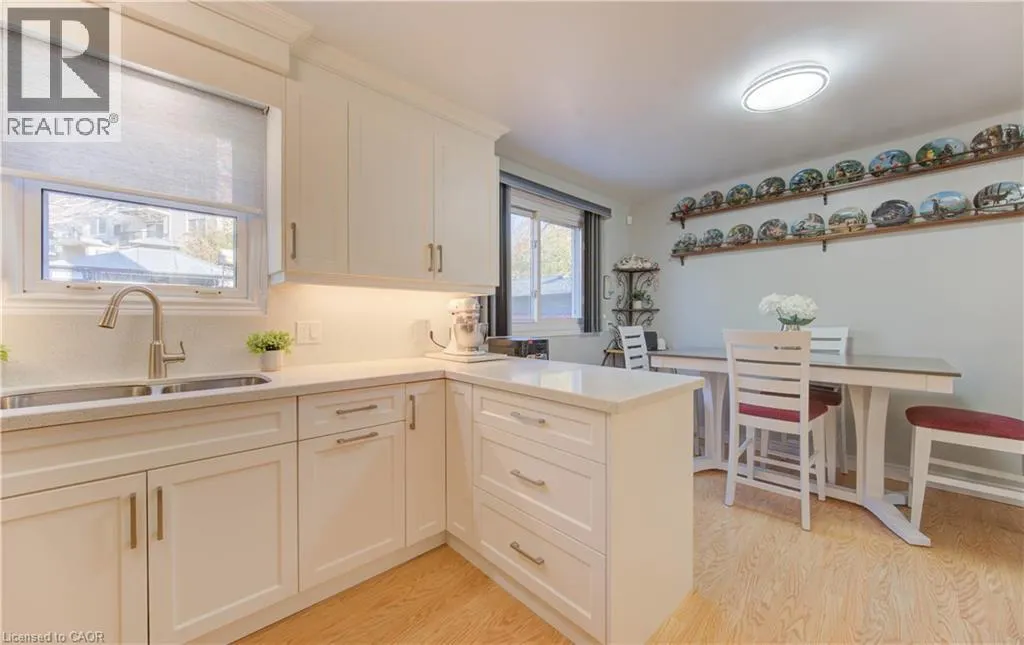 476 WELLINGTON Street N