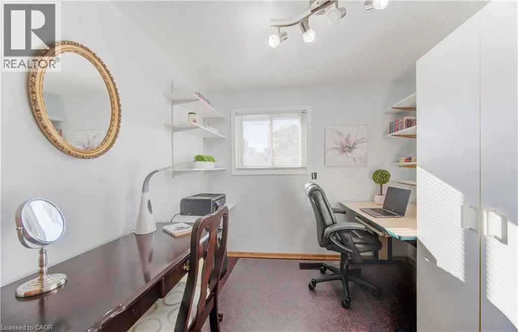 476 WELLINGTON Street N