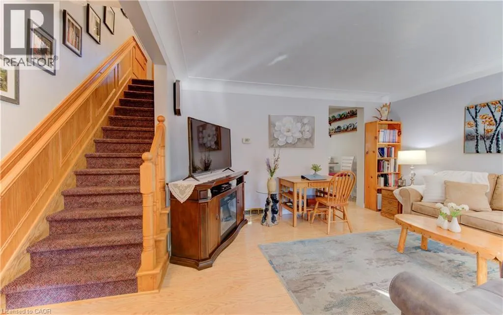 476 WELLINGTON Street N