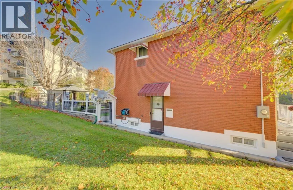 476 WELLINGTON Street N