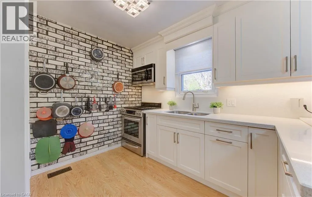 476 WELLINGTON Street N