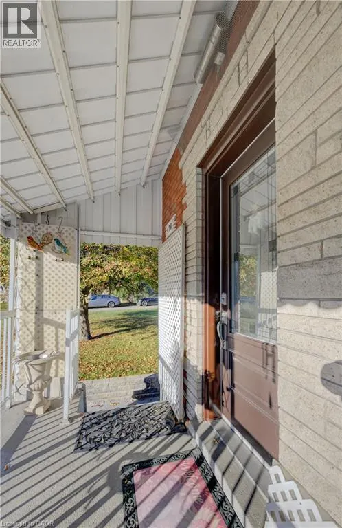 476 WELLINGTON Street N