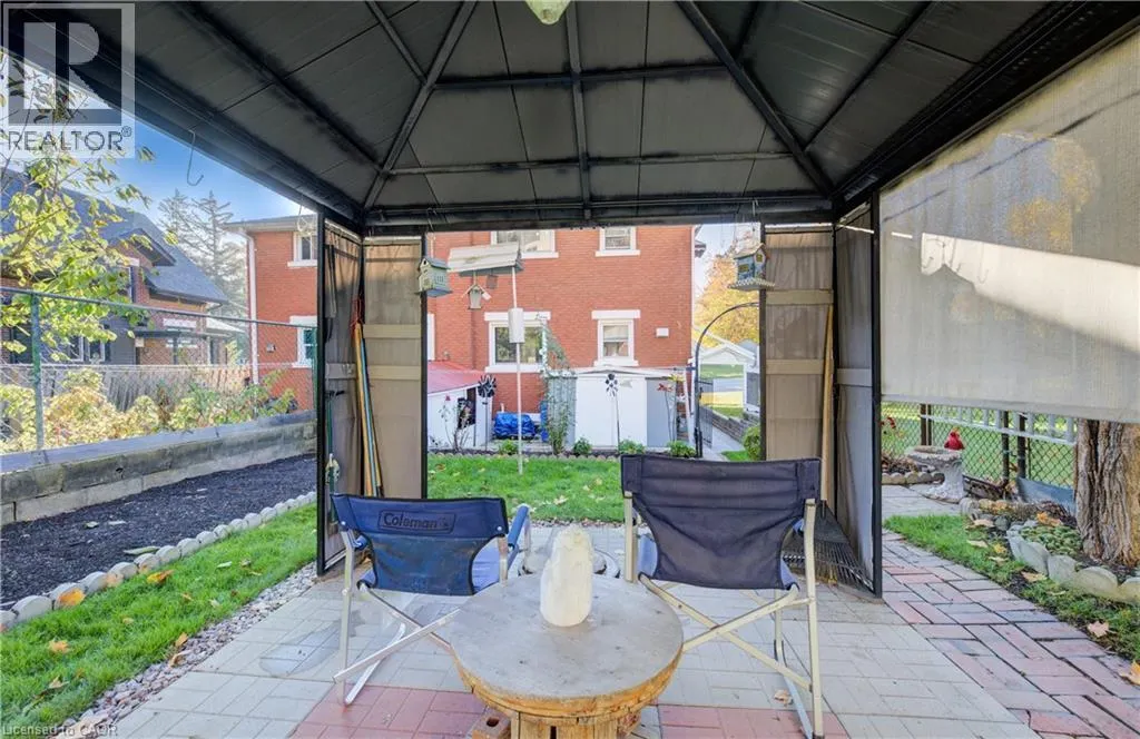 476 WELLINGTON Street N