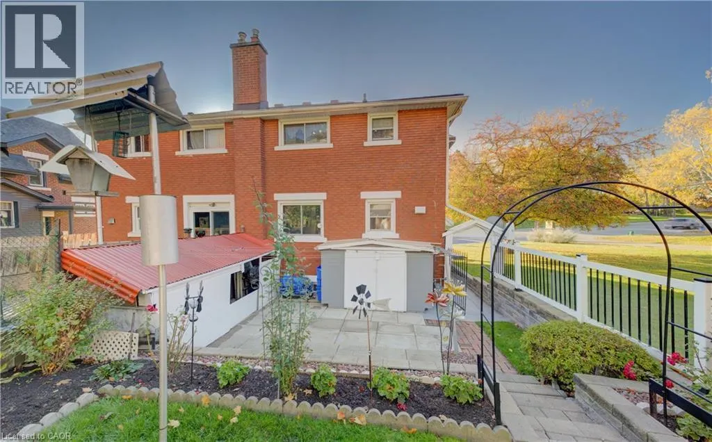 476 WELLINGTON Street N