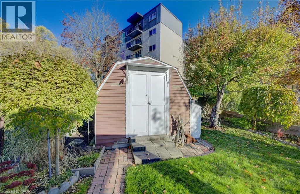 476 WELLINGTON Street N