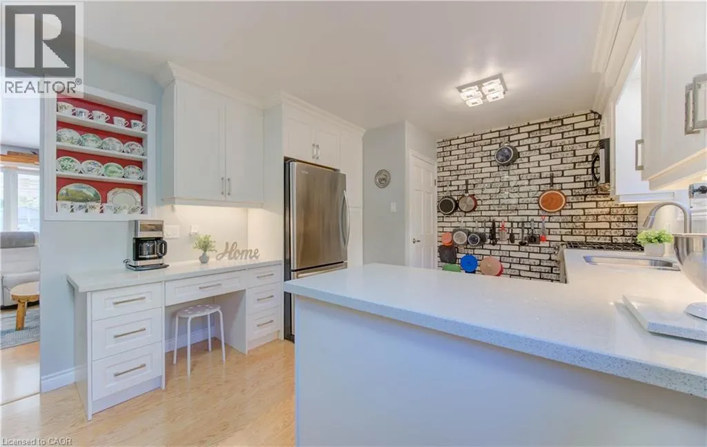 476 WELLINGTON Street N