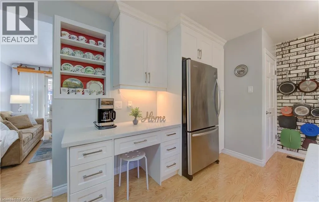 476 WELLINGTON Street N