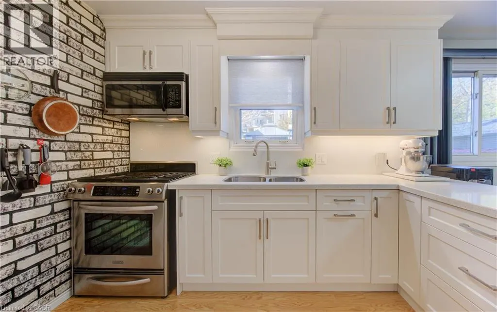 476 WELLINGTON Street N