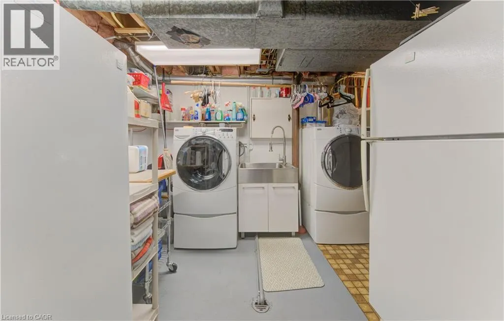 476 WELLINGTON Street N