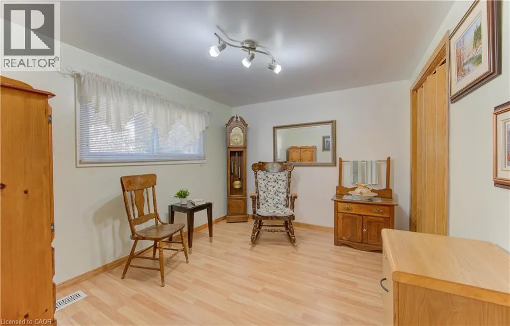 476 WELLINGTON Street N