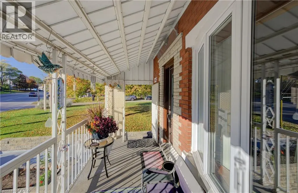 476 WELLINGTON Street N