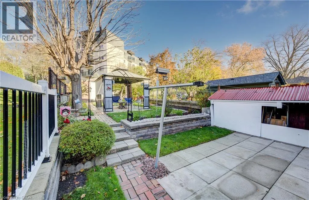 476 WELLINGTON Street N