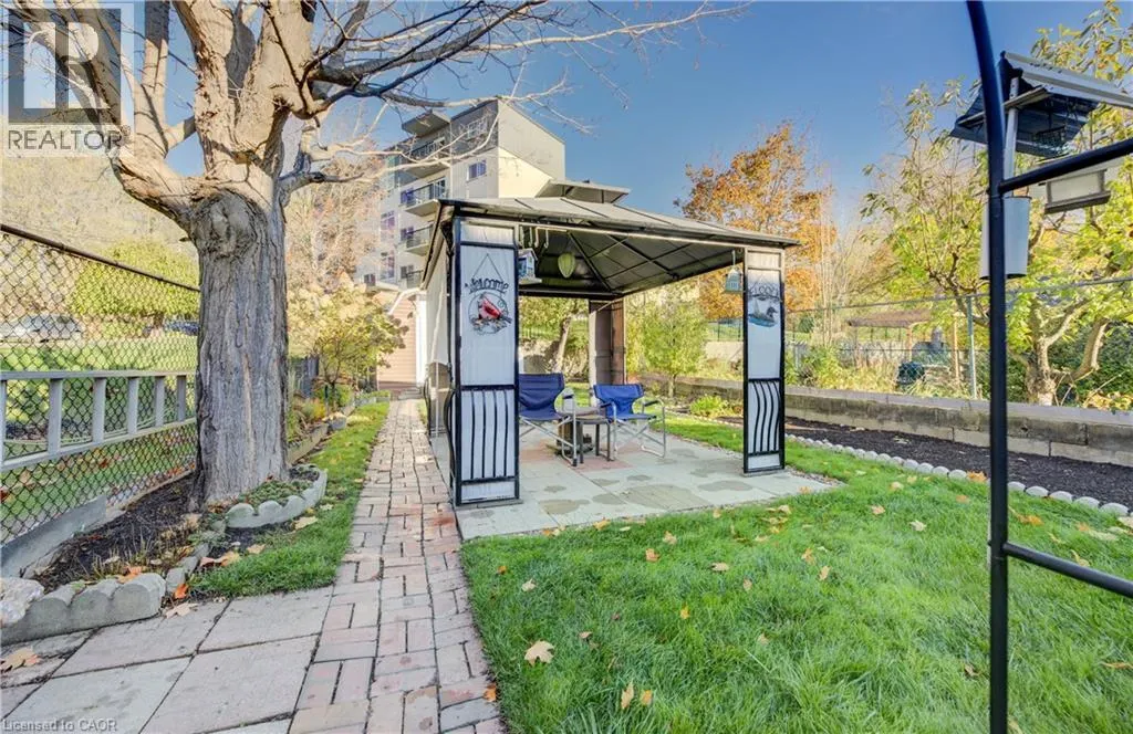 476 WELLINGTON Street N