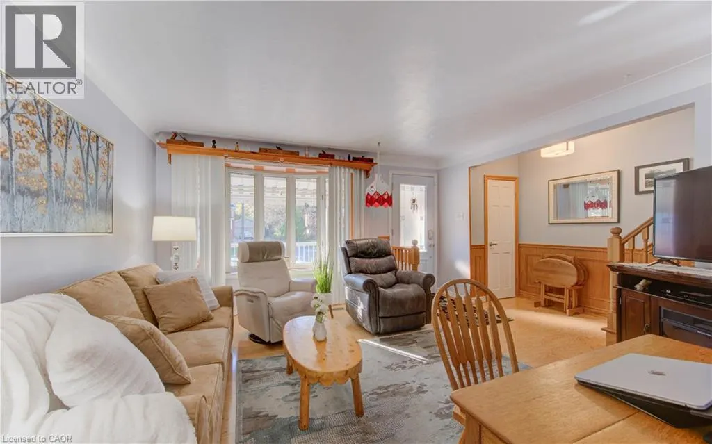 476 WELLINGTON Street N