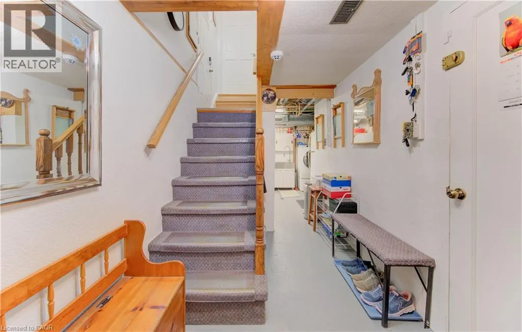 476 WELLINGTON Street N