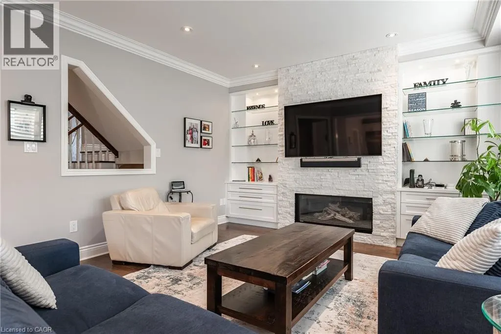 2124 BLACKFOREST Crescent