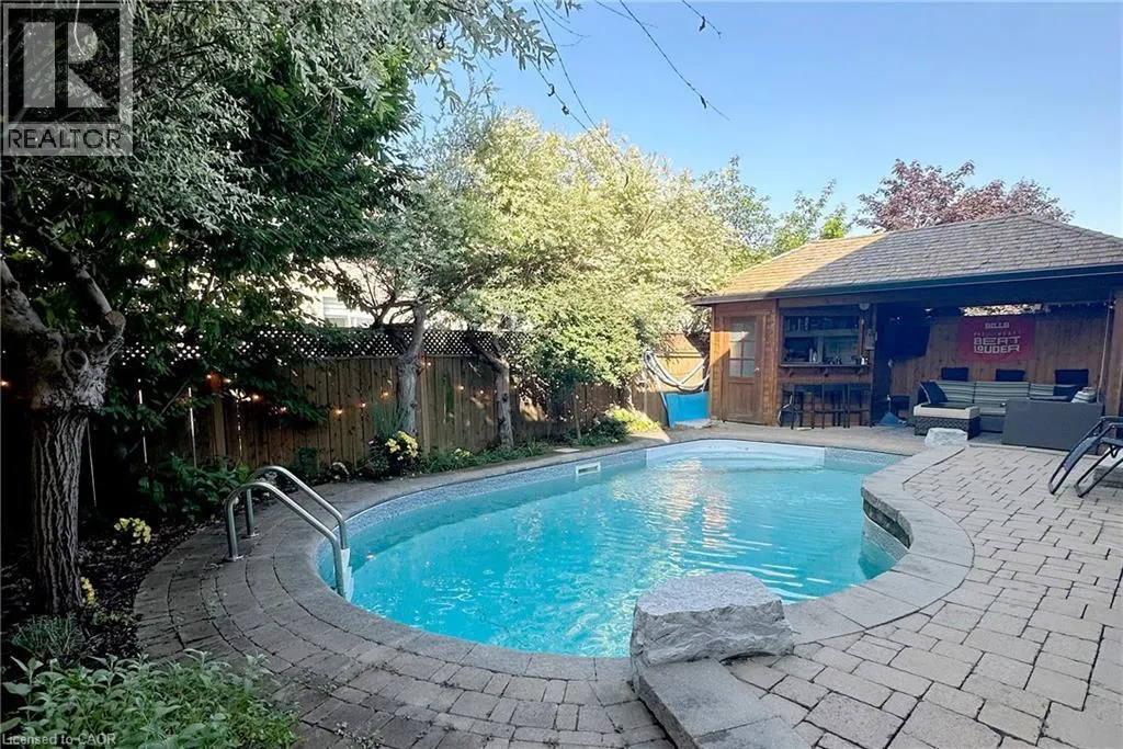 2124 BLACKFOREST Crescent