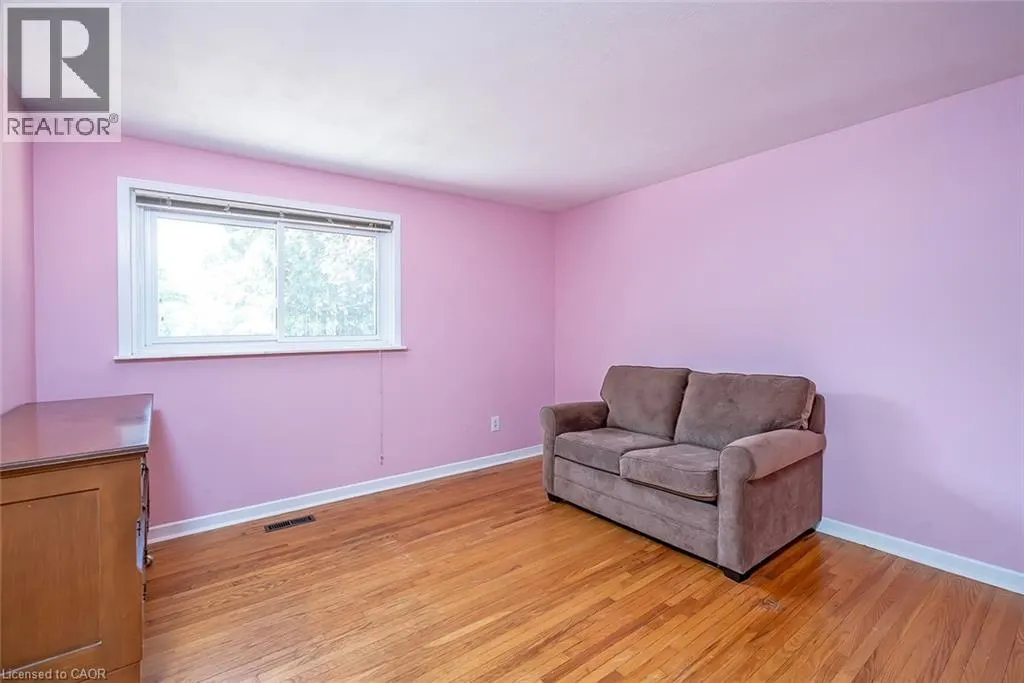 652 ARDLEIGH Crescent