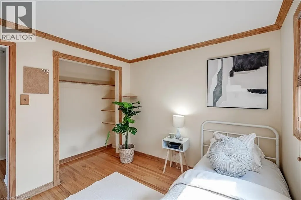 652 ARDLEIGH Crescent