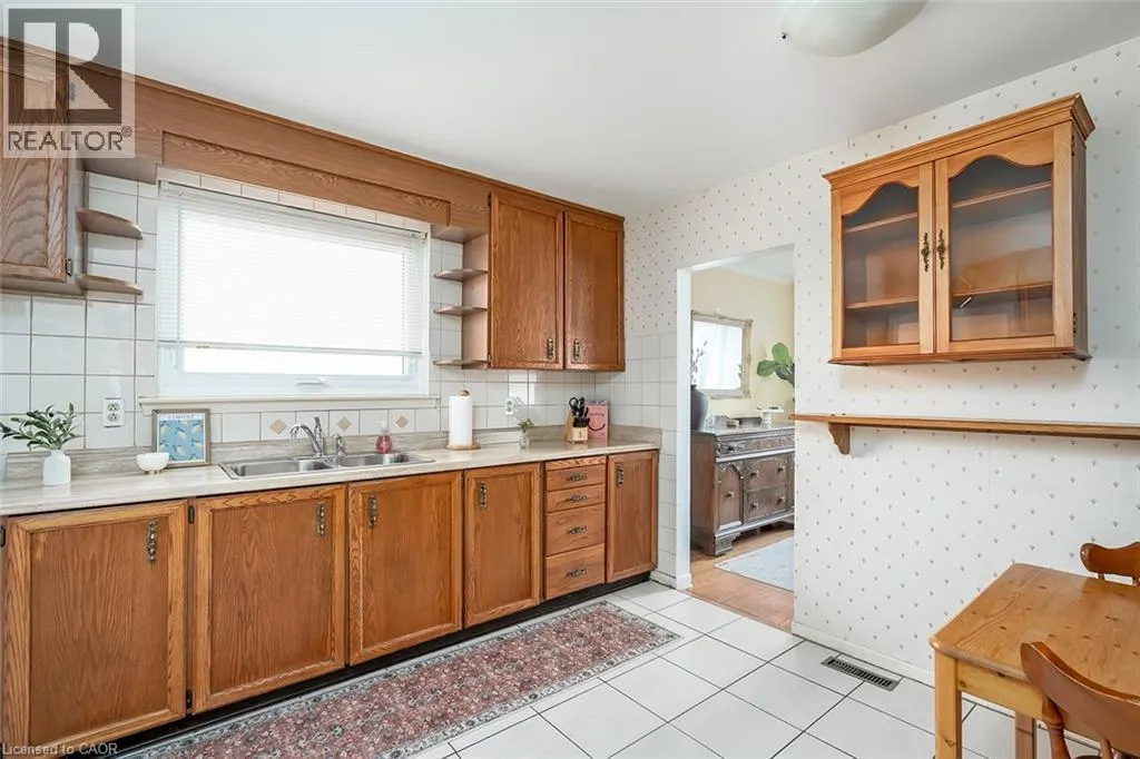 652 ARDLEIGH Crescent