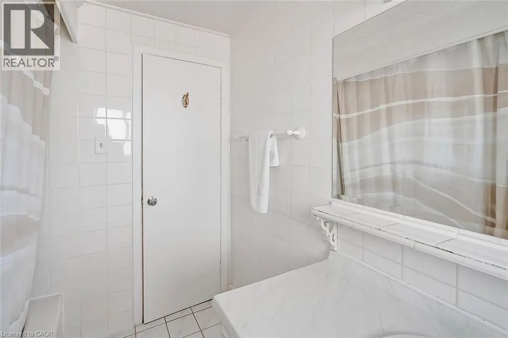 652 ARDLEIGH Crescent