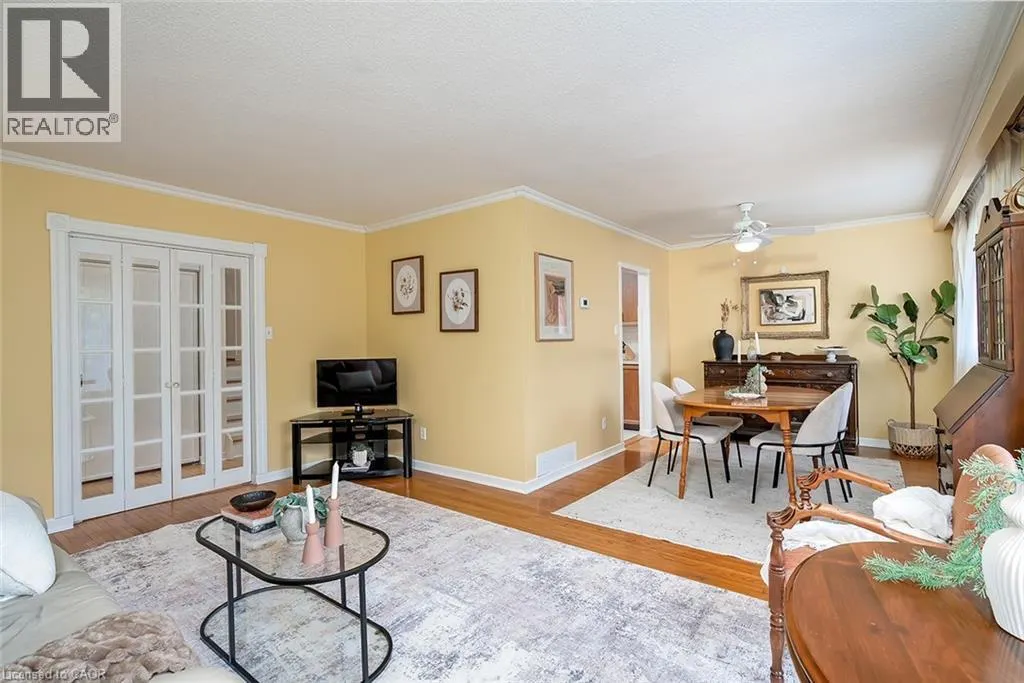 652 ARDLEIGH Crescent