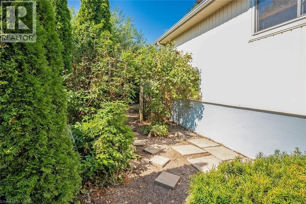 652 ARDLEIGH Crescent