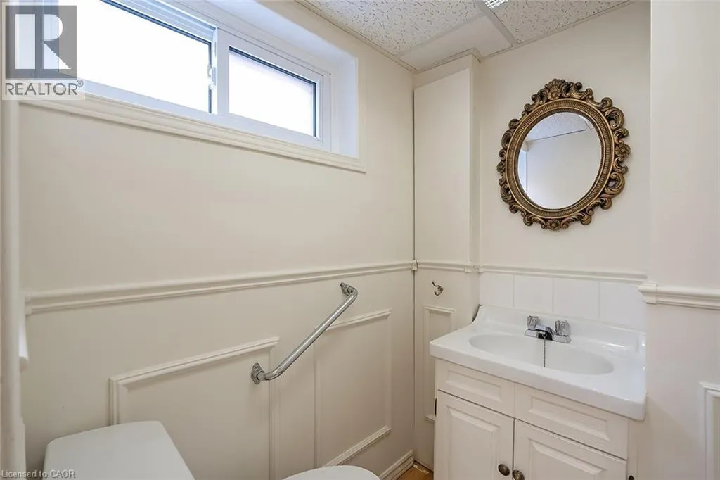 652 ARDLEIGH Crescent