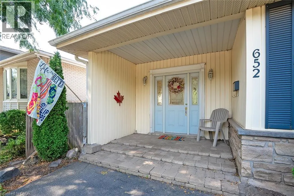 652 ARDLEIGH Crescent