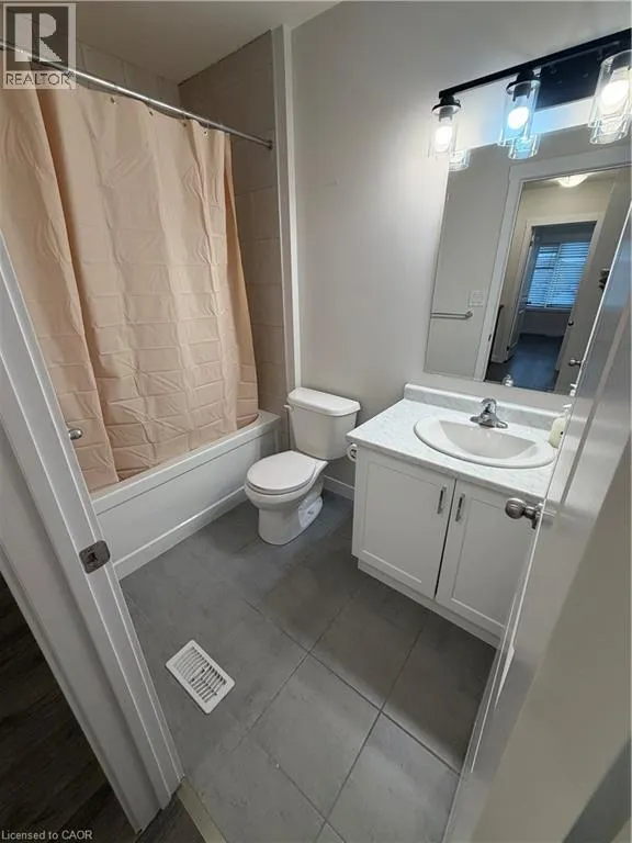 148 ROCHEFORT Street Unit# E, #E