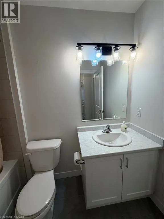 148 ROCHEFORT Street Unit# E, #E