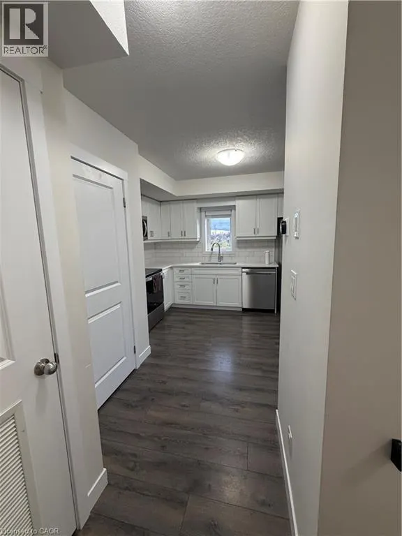 148 ROCHEFORT Street Unit# E, #E