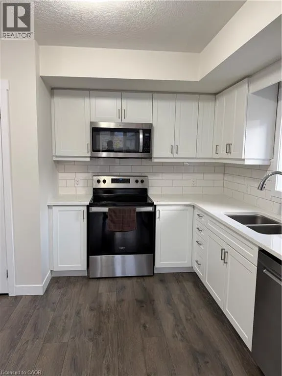 148 ROCHEFORT Street Unit# E, #E