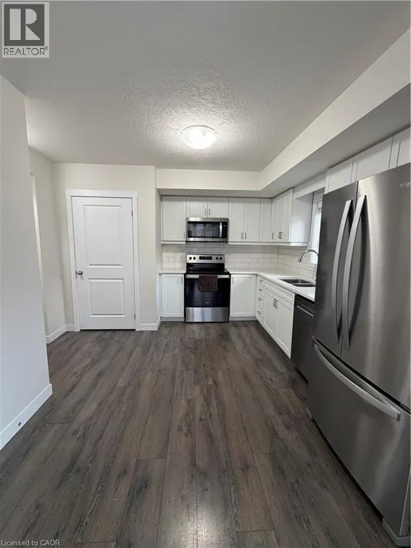 148 ROCHEFORT Street Unit# E, #E