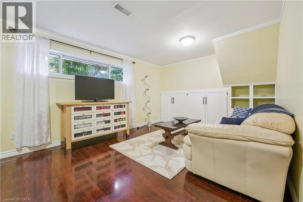 29 SHADYBROOK Crescent