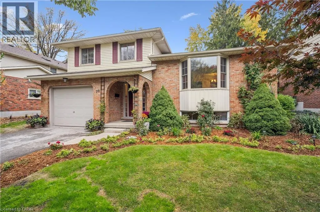 29 SHADYBROOK Crescent