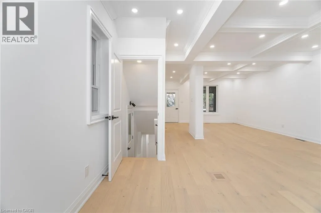 285 CHARLTON Avenue W