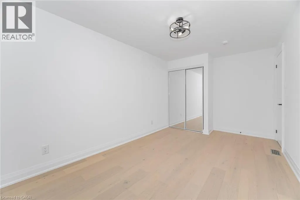 285 CHARLTON Avenue W