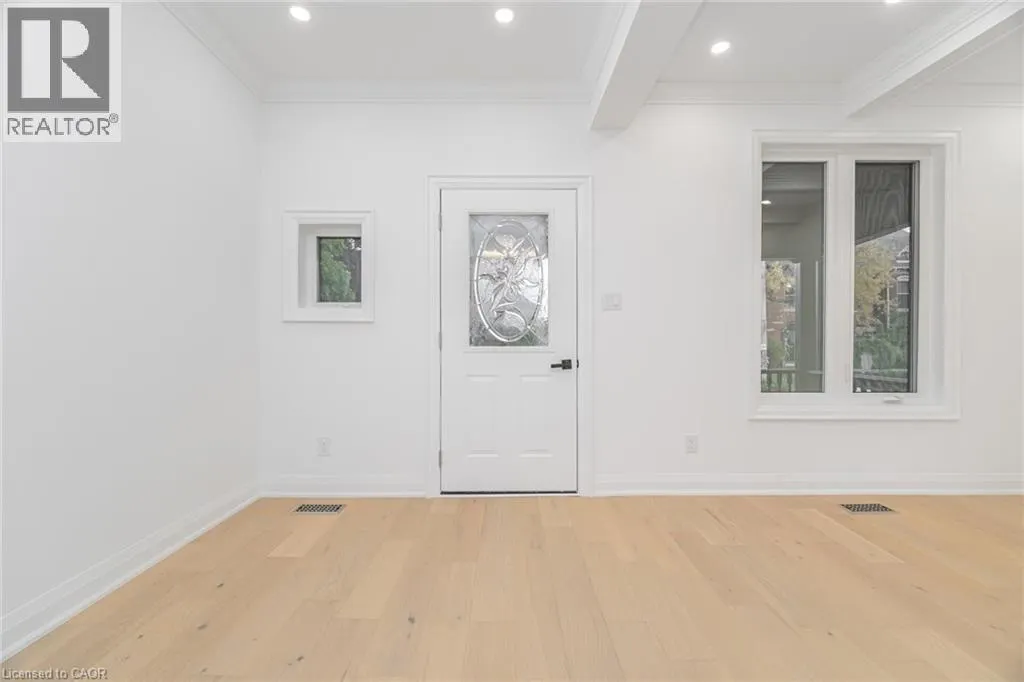 285 CHARLTON Avenue W