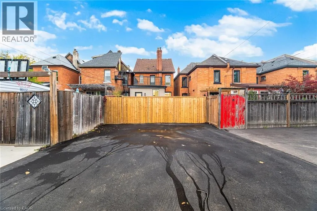 285 CHARLTON Avenue W